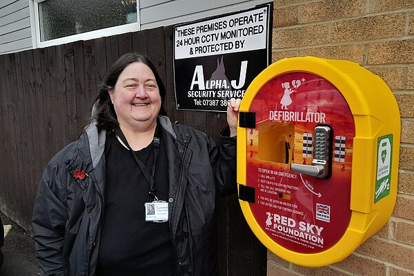 Margaret Crosby with a defibrillator at the Hastings Hill pub