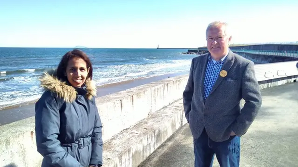 Munira Wilson MP and Malcolm Bond at Seaburn beach
